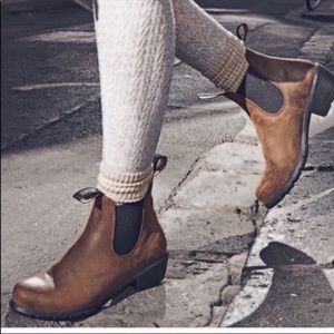 Blundstone 1673 heeled chelsea boots 10US